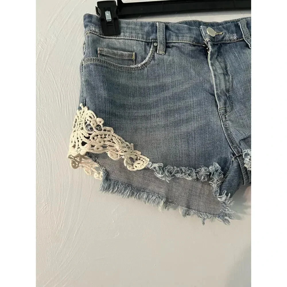 Gray Saks Fifth Avenue Jorts Size 29 Baby Shorts Lace Frayed Hem Jean Denim - Picture 4 of 12